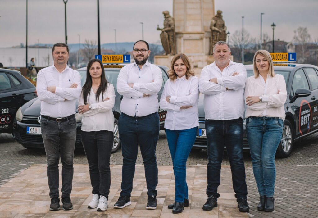 BEST vozni park ispred auto škole u Kruševcu